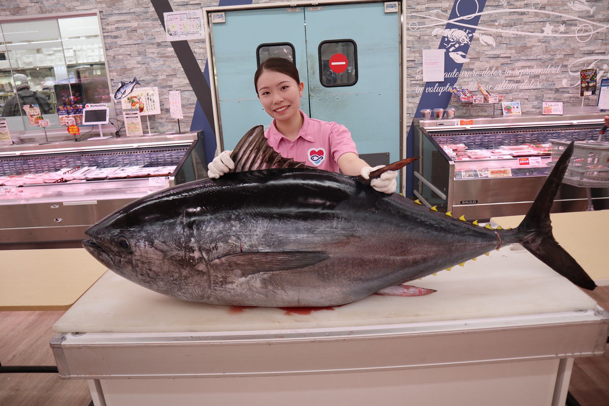 【水産庁：海の宝！水産女子の元気プロジェクト様】全国の水産女子を繋ぐピンクのポロシャツ。使用済み漁網リサイクルから生まれた、新しい連帯のカタチ